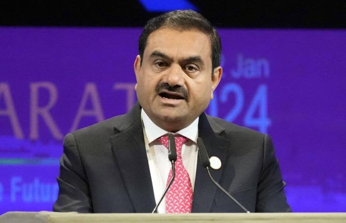 Accusé d’avoir fraudé des investisseurs américains, le milliardaire indien Adani est poursuivi à New York