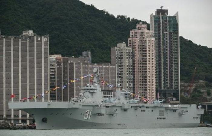 La Chine expose un navire de guerre ultramoderne à Hong Kong