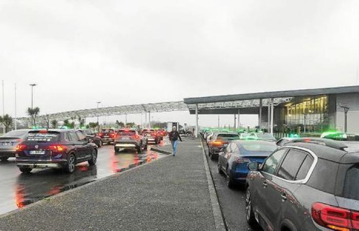 EN DIRECT – Les taxis du Finistère en colère bloquent en grande partie le rond-point de Pen-ar-C’hleuz, rassemblement en cours dans la sous-préfecture [Vidéo]