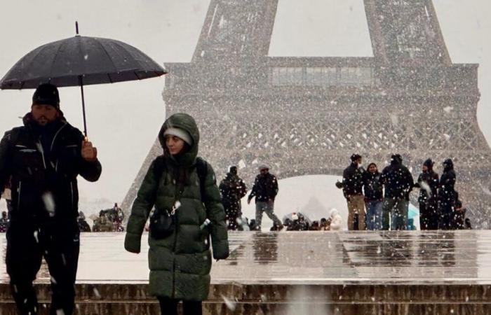 images des premiers flocons de neige à Paris et en région