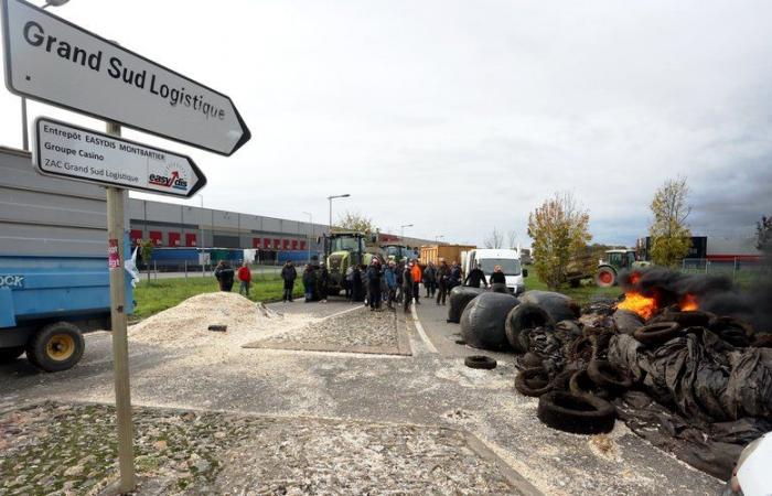 «On veut faire pression jusqu’au bout», affirment les Jeunes Agriculteurs du Tarn-et-Garonne qui ont bloqué une base logistique