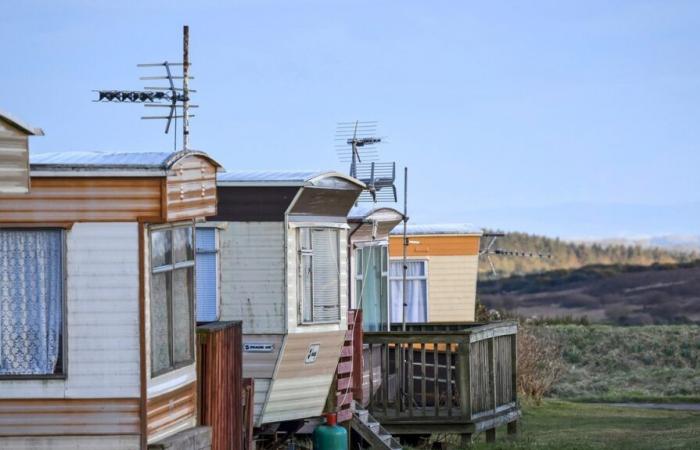 un an après le séisme de La Laigne, les sinistrés dorment dans des mobil-homes