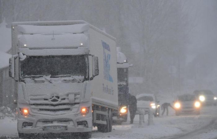 Coupures de courant, fortes chutes de neige… La tempête Caetano traverse la France vers l’est