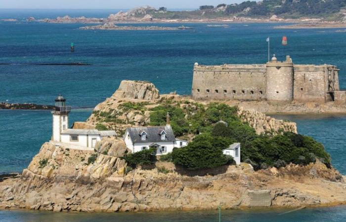 Bon départ pour réserver votre séjour sur une île du Finistère, dans une maison de gardien de phare