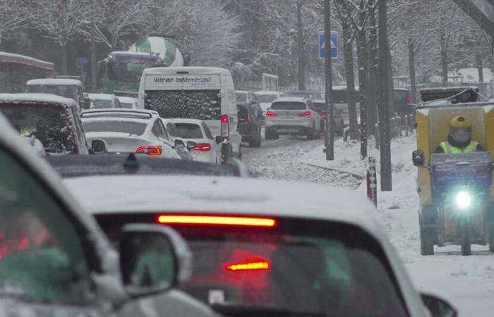 La neige tombe par endroits jusqu’en plaine, provoquant plusieurs accidents