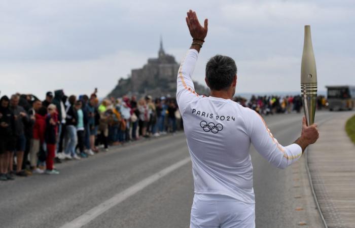 “Je l’estime entre 20 et 25 000 euros.” Porteur de la flamme olympique, il vend aux enchères sa torche de Paris 2024