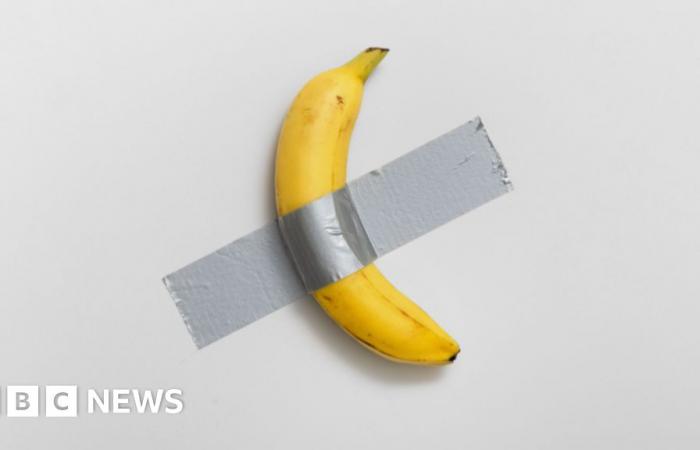 Une œuvre d’art en forme de banane avec du ruban adhésif vendue aux enchères pour 6,2 millions de dollars à New York