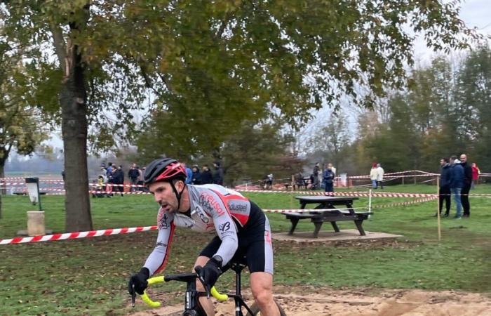 Hugo Antunes sur le podium au Challenge régional de cyclo cross