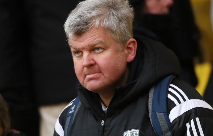 Adrian Chiles s’est défendu des moqueries concernant la tenue de son choix