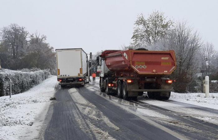 camions coincés et circulation difficile sur les routes