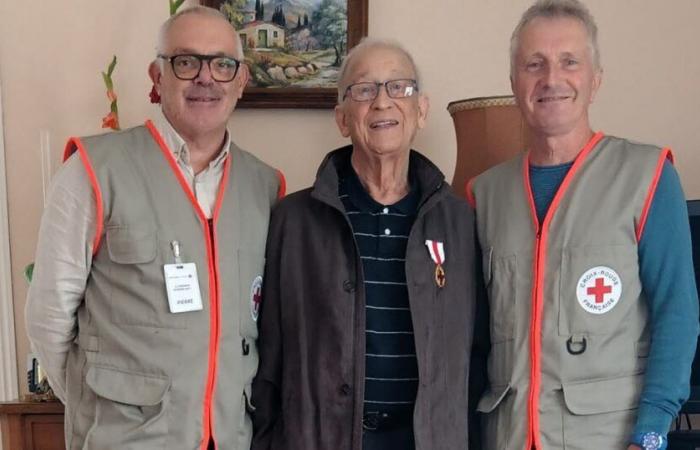 Bourbon-Lancy/Gueugnon. Henri Duprat a reçu la médaille d’or pour services rendus à la Croix-Rouge