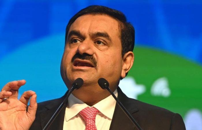 Le magnat indien Gautam Adani inculpé pour corruption, son groupe chute en bourse