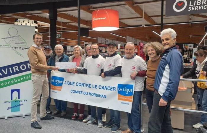 Aviron hennebontais fait un don de 547 euros à la Ligue contre le Cancer