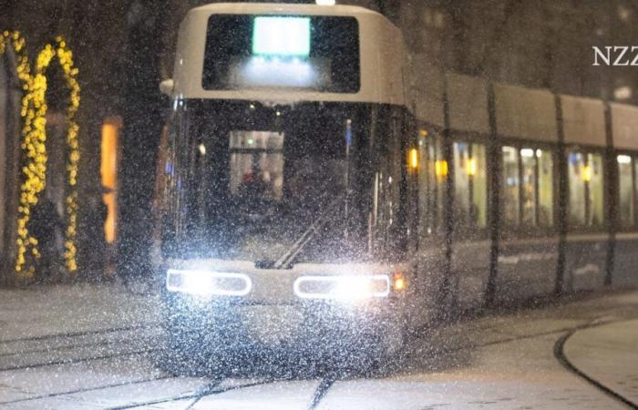 La neige dans les plaines sème le chaos en Suisse