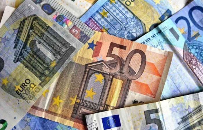 L’euro et le dollar s’envolent au marché noir