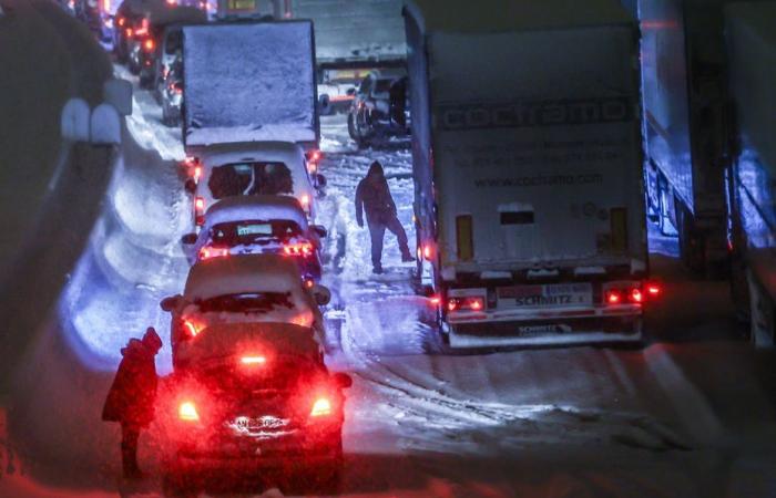 NARRATIF. “Apocalyptique”, “10h30 en voiture, “livrés à nous-mêmes”, ils racontent leur longue nuit sur l’A36, coincés par la neige