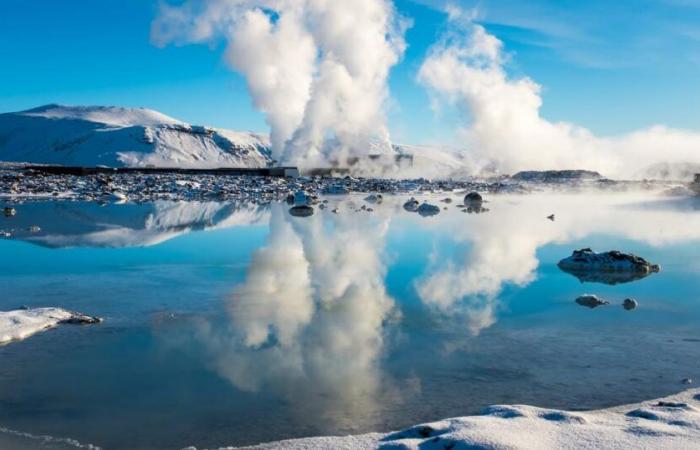 Images spectaculaires du célèbre lagon bleu d’Islande envahi par la lave volcanique