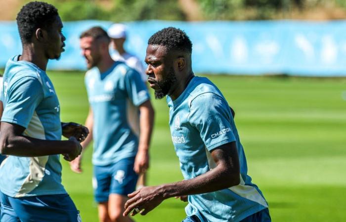 un deuxième club de Ligue 1 veut relancer Mbemba