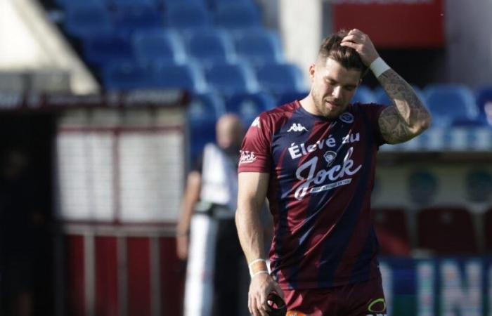 après avoir claqué la porte du XV de France, Jalibert débute avec l’UBB