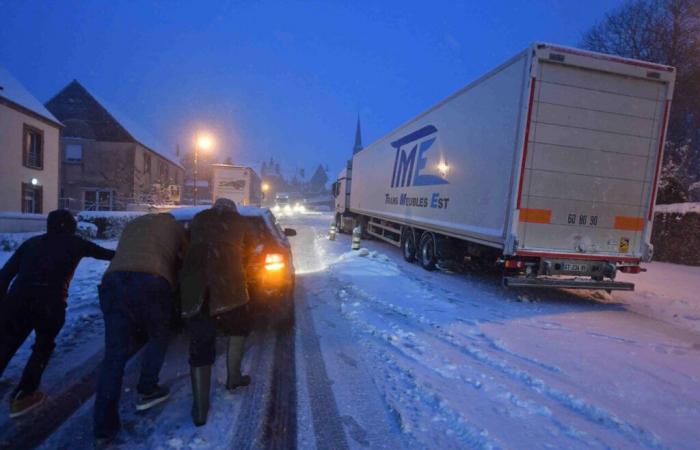 à cause de la neige, près de 2.500 camions bloqués sur l’A36, les routiers pointés du doigt