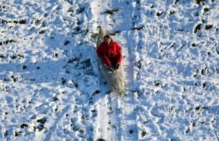 Les écoles ont fermé leurs portes alors que la Grande-Bretagne gelée était recouverte de neige avant l’arrivée du déluge de pluie ce week-end – Météo britannique en direct