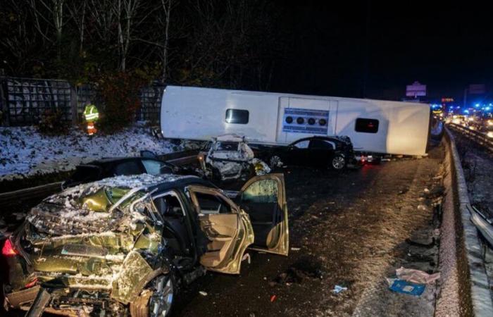 un motard entre la vie et la mort, des milliers de camions bloqués