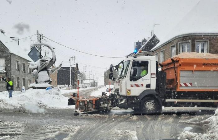 Conditions de circulation toujours délicates, une trentaine de camions bloqués à Sourdeval