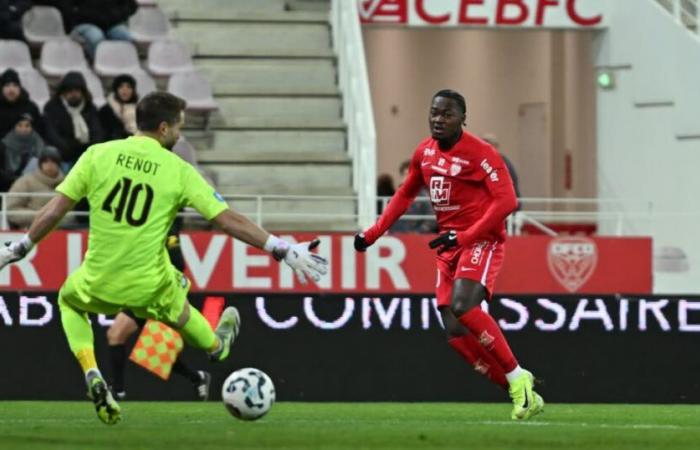 Foot en direct. Le DFCO double la mise face à Versailles