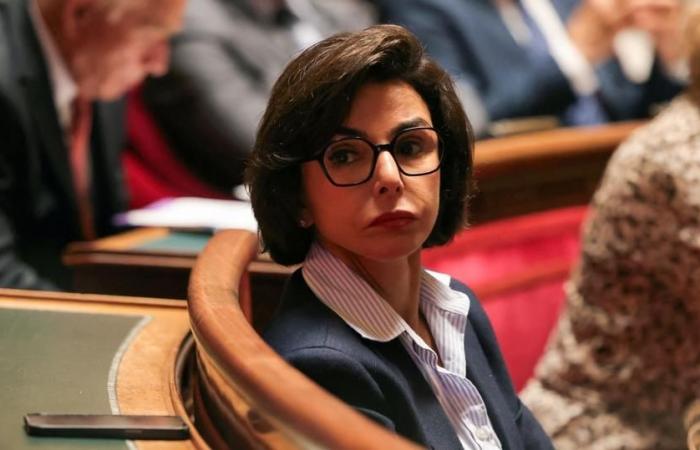 Rachida Dati soutenue par un cadre Renaissance de la mairie de Paris