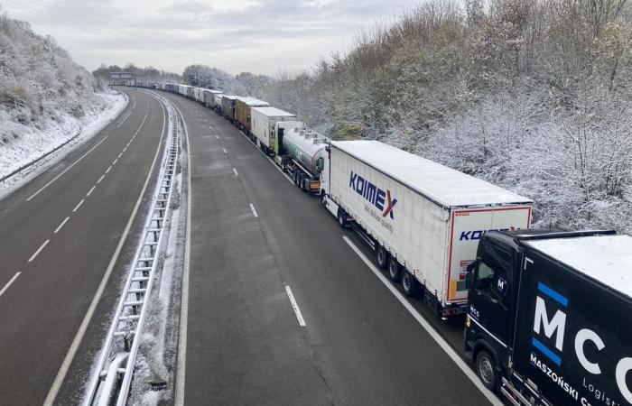 Plus de 2 000 camions bloqués sur l’A36, transports scolaires, restrictions, suivez l’évolution de la situation en Franche-Comté