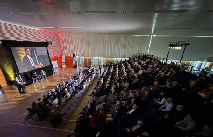 l’association des maires appelle à manifester