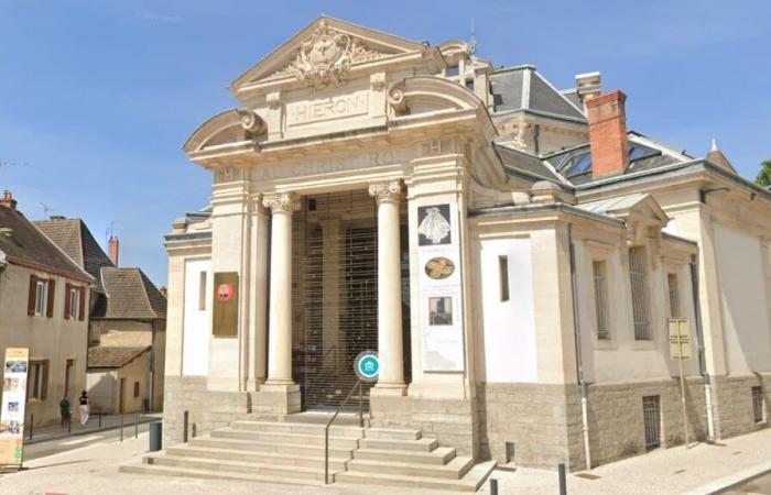 Figurines et objets en or volés dans un musée de Saône-et-Loire, les braqueurs en cavale