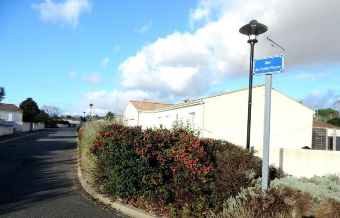 the rue de L’Abbé-Pierre in Surgères renamed