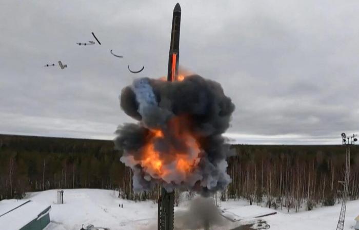 En tirant pour la première fois un missile balistique de moyenne portée sur l’Ukraine, la Russie fait pression sur l’Occident