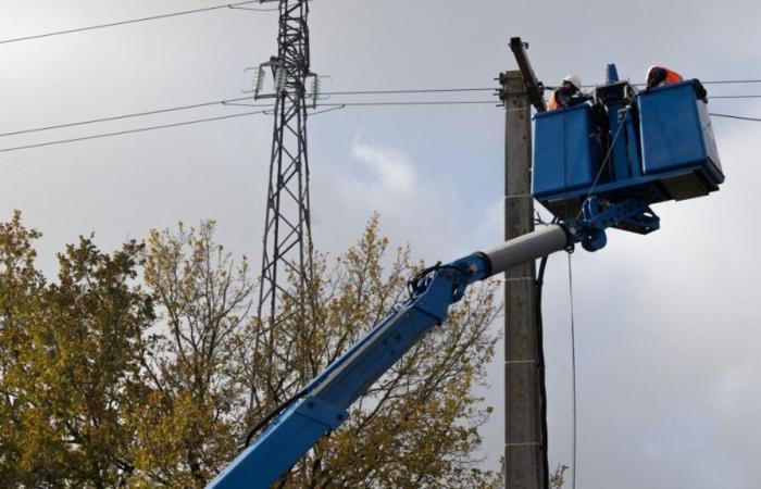 circulation des trains toujours perturbée en Normandie et Pays de la Loire, 75 000 foyers toujours privés d’électricité