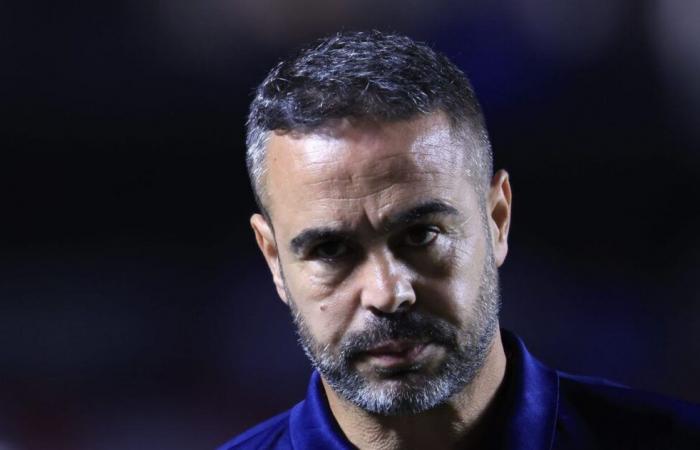 Les fans critiquent Artur Jorge sur les réseaux sociaux après le match nul contre Vitória