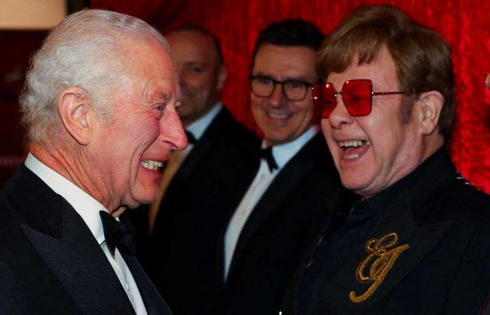 Le roi Charles III rencontre Elton John et Nemo après sa soirée seule au Royal Variety Performance