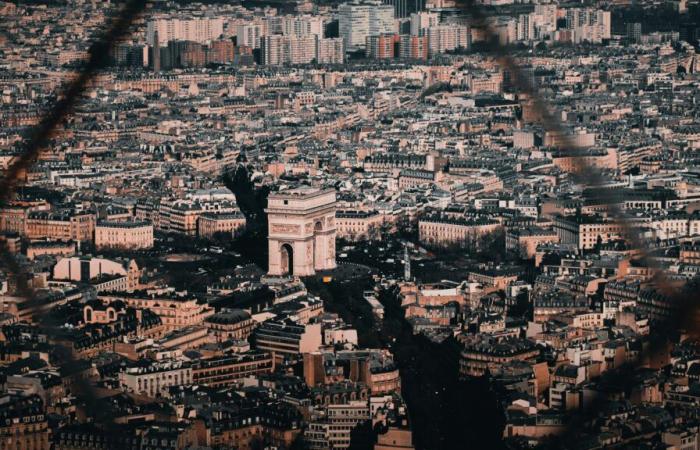 Cette célèbre avenue parisienne est l’une des rues commerçantes les plus chères au monde