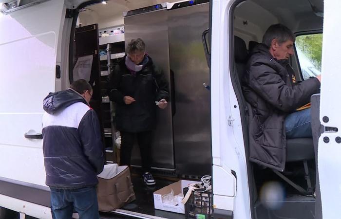 comment un camion des Restos du Cœur aide les bénéficiaires en toute discrétion