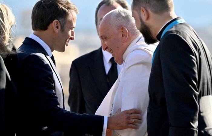 Macron accueillera le Pape en France, mais pas à Notre-Dame de Paris comme il le souhaitait