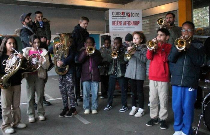 Les élèves de Saint-Exupéry exposent leurs instruments devant leurs parents