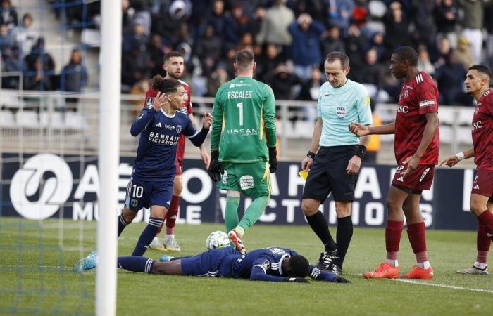 Le Paris FC chouine contre les arbitres