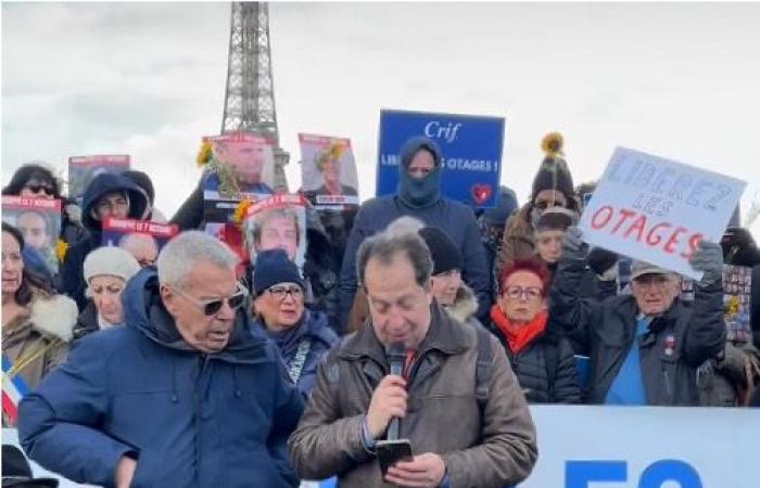 Michel Taube intervient auprès des Mères de l’Espoir réunies au Trocadéro pour exiger la libération des otages du Hamas