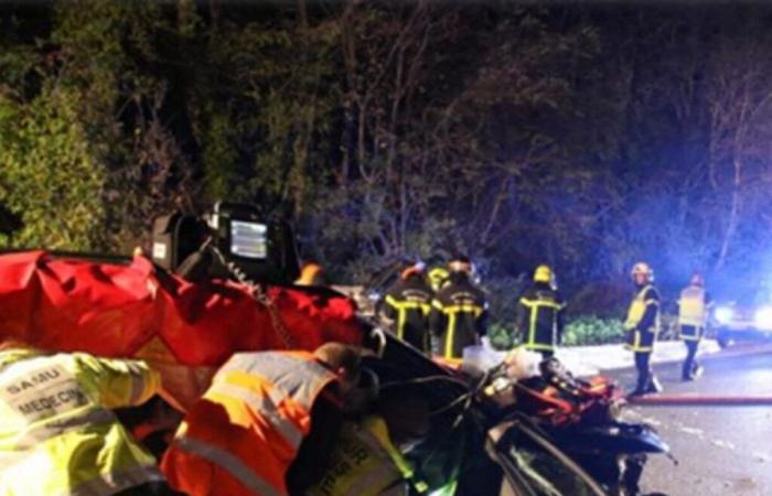 une personne coincée dans sa voiture