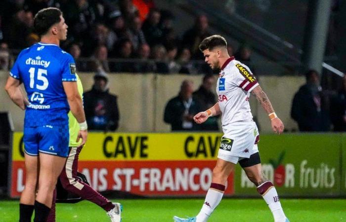 Top 14 – Matthieu Jalibert sort blessé à la jambe en début de match contre Vannes