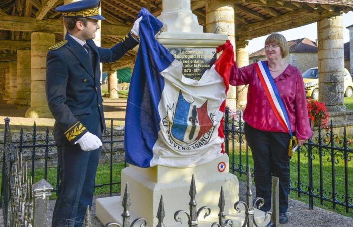 La nouvelle plaque actualisée du monument dévoilée