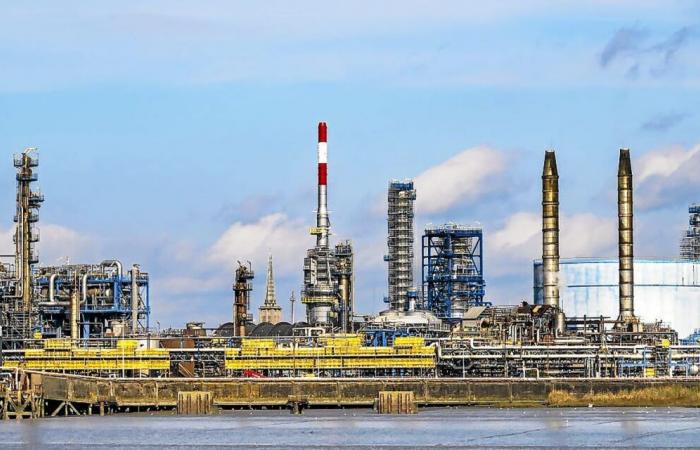 Fuite de pétrole brut à la raffinerie de Donges, « une superficie de 500 m2 » de Loire polluée