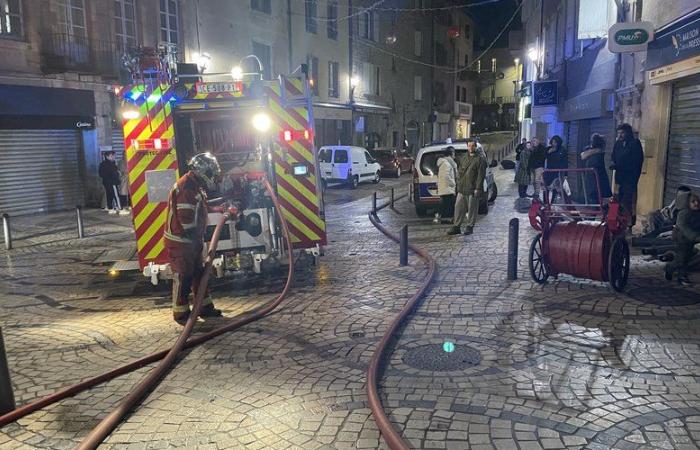 Un incendie se déclare dans les parties communes d’un immeuble du centre-ville de Mende