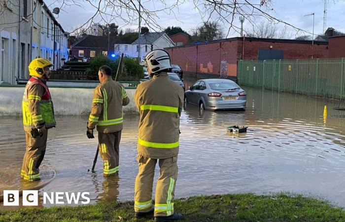 Des dizaines d’avertissements d’inondation en place après la mort d’un homme