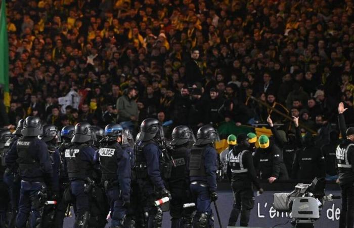 FC Nantes – Le Havre. Le match a de nouveau été arrêté après une tentative d’invasion du terrain.